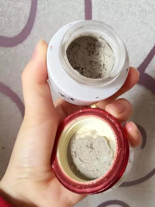 这个珍珠膏特别好用,打开之后有浓浓的中药